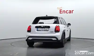 Mini Cooper 2024 1.5 гидро в Москве № 231417, миниатюра 4