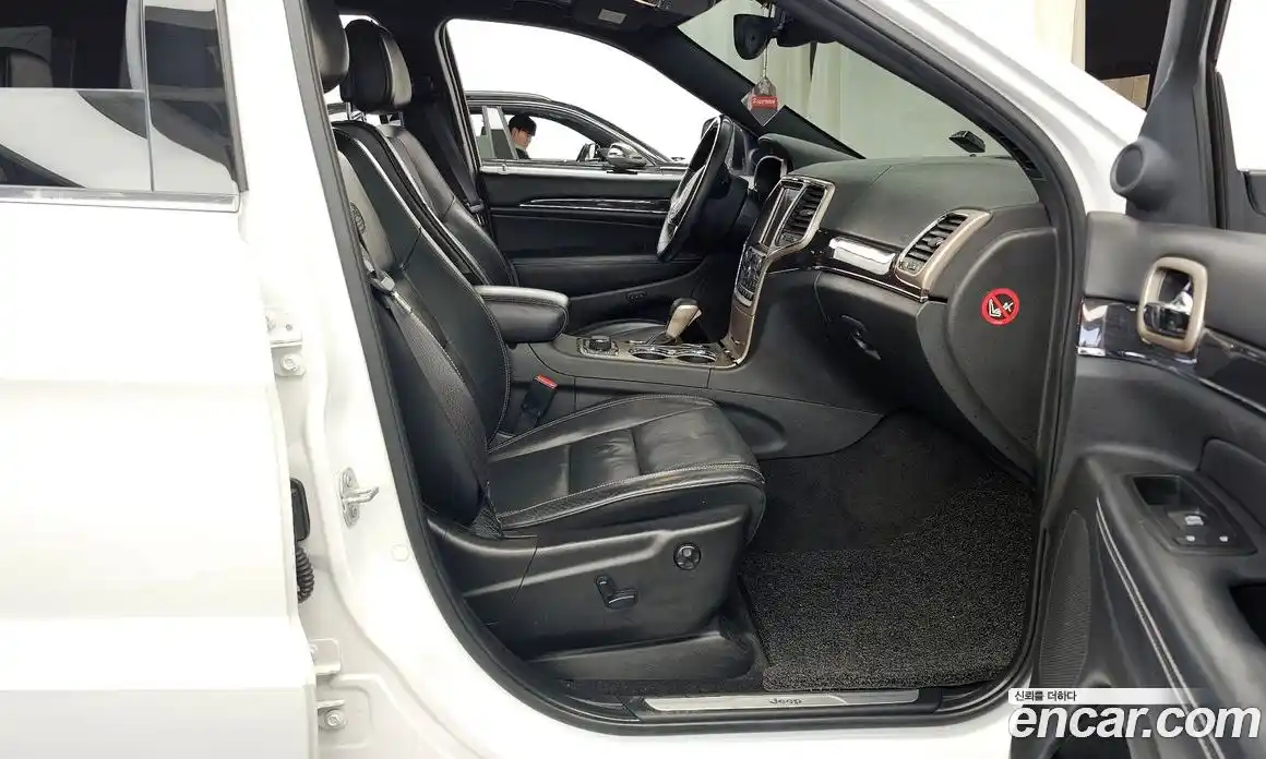 Jeep Cherokee 2017 3.0 гидро в Москве № 232678, фото 11