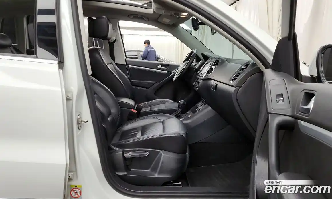 Volkswagen Tiguan 2014 2.0 гидро в Москве № 277083, фото 11