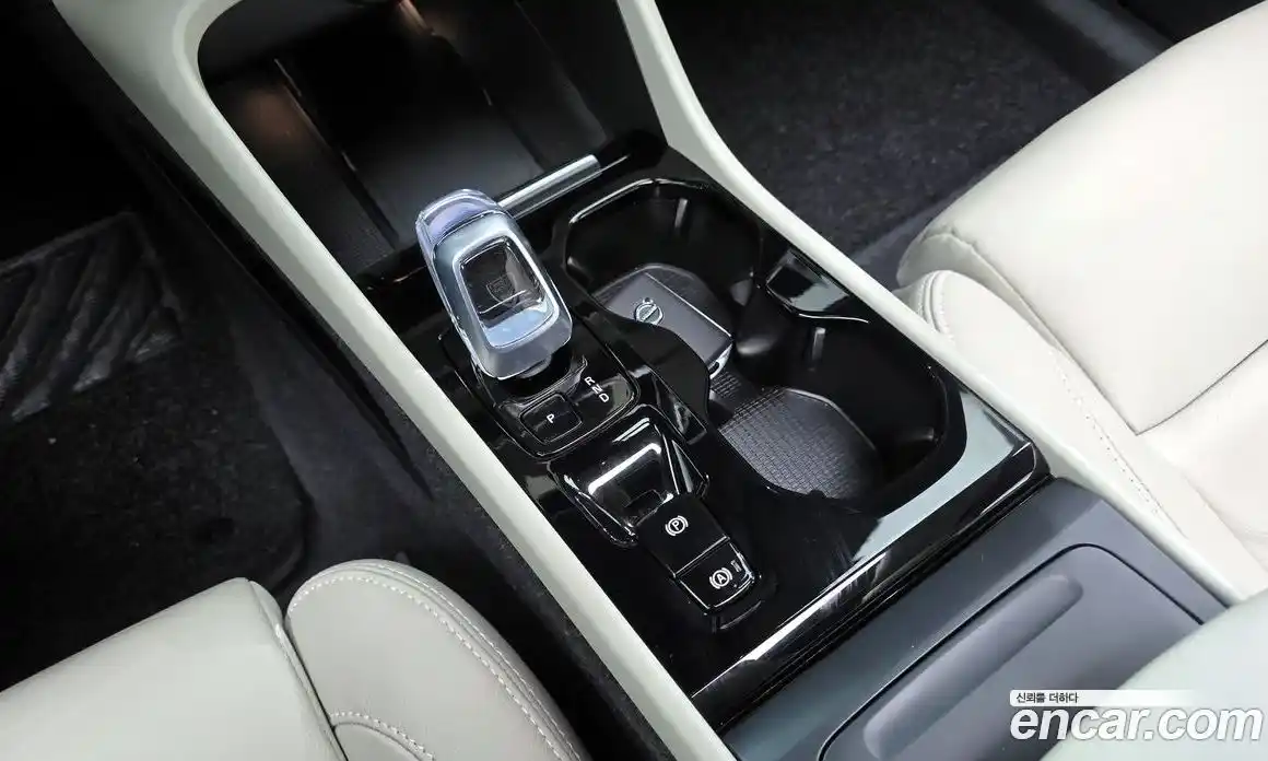 Volvo XC40 2023 2.0 гидро в Москве № 293719, фото 9