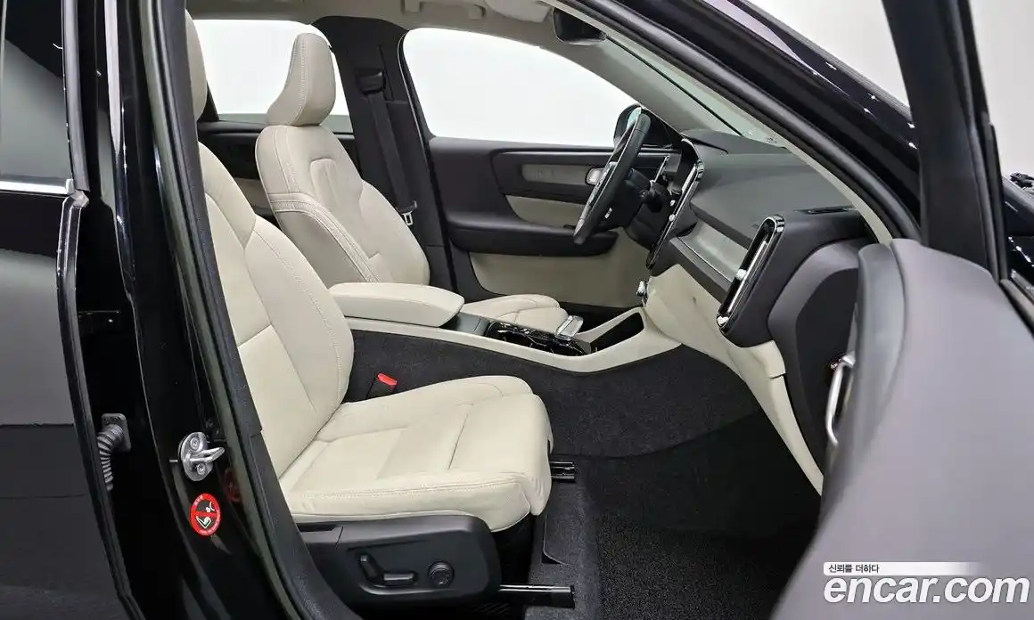 Volvo XC40 2023 2.0 гидро в Москве № 293719, фото 10