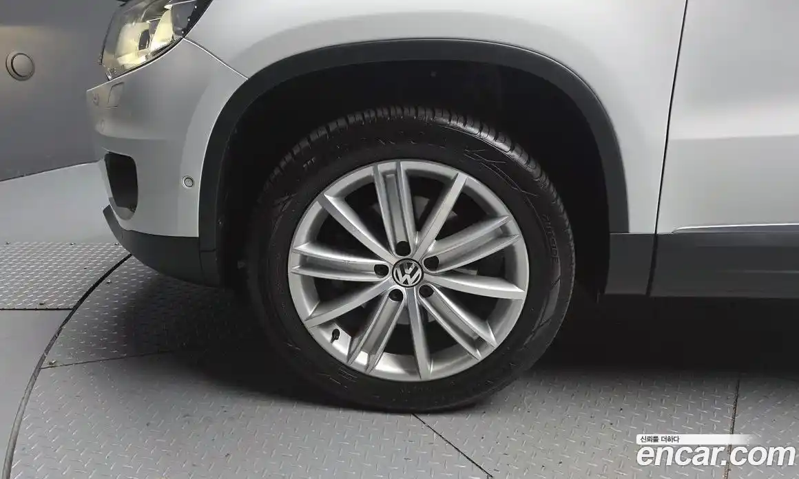 Volkswagen Tiguan 2015 2.0 гидро в Москве № 301302, фото 5