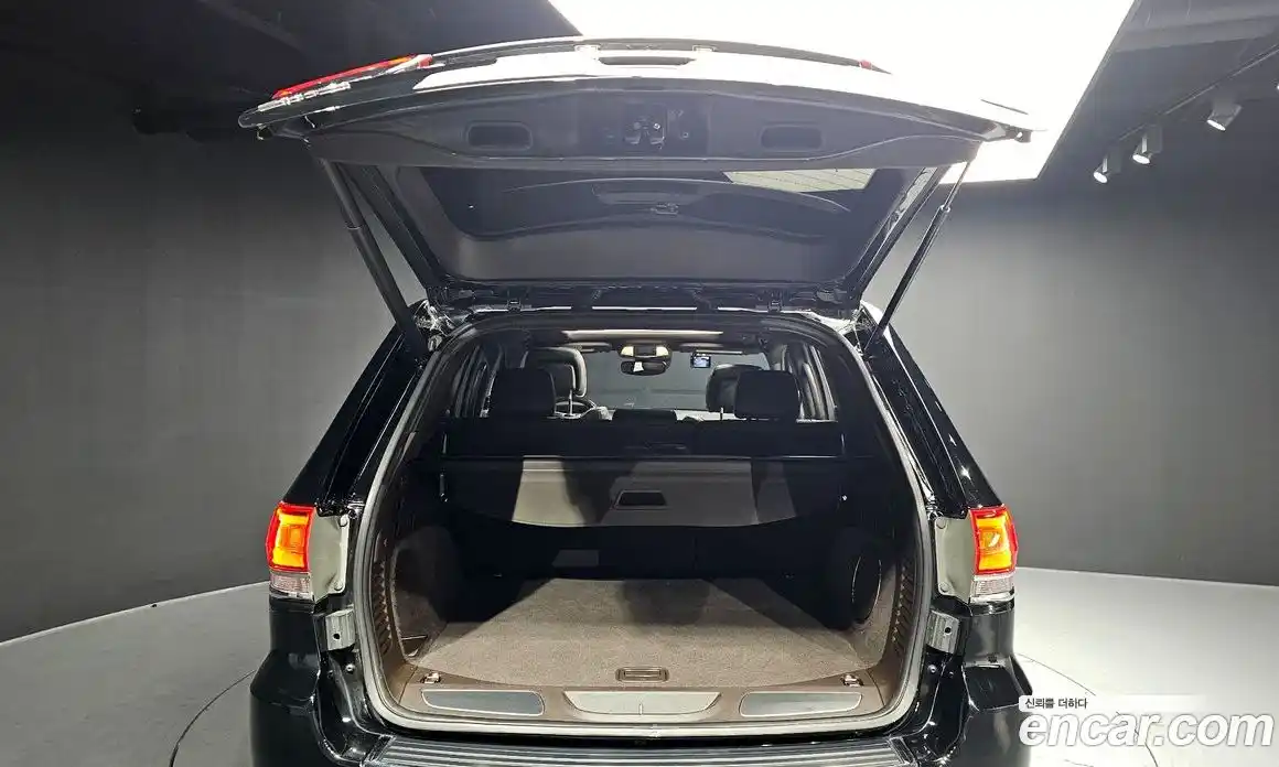 Jeep Cherokee 2019 3.6 гидро в Москве № 302398, фото 20
