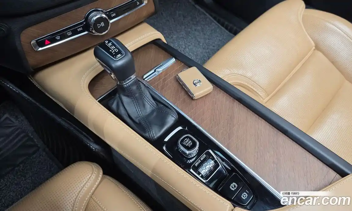 Volvo XC90 2019 2.0 гидро в Москве № 312605, фото 9