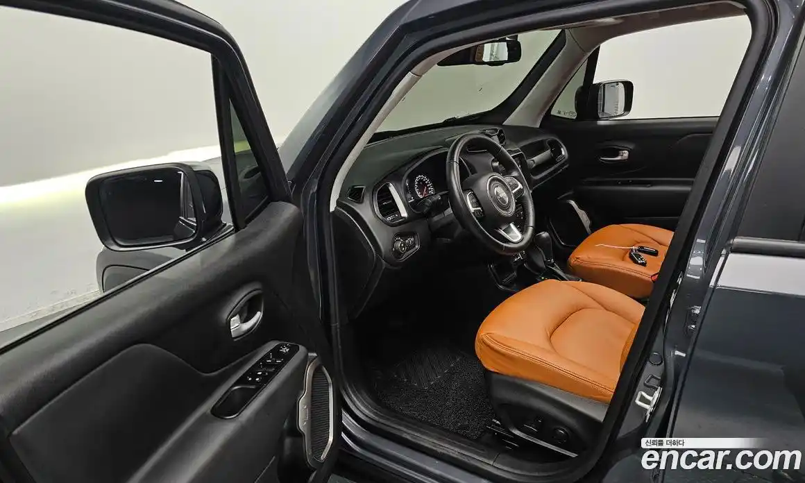 Jeep Renegade 2023 1.3 гидро в Москве № 318092, фото 11