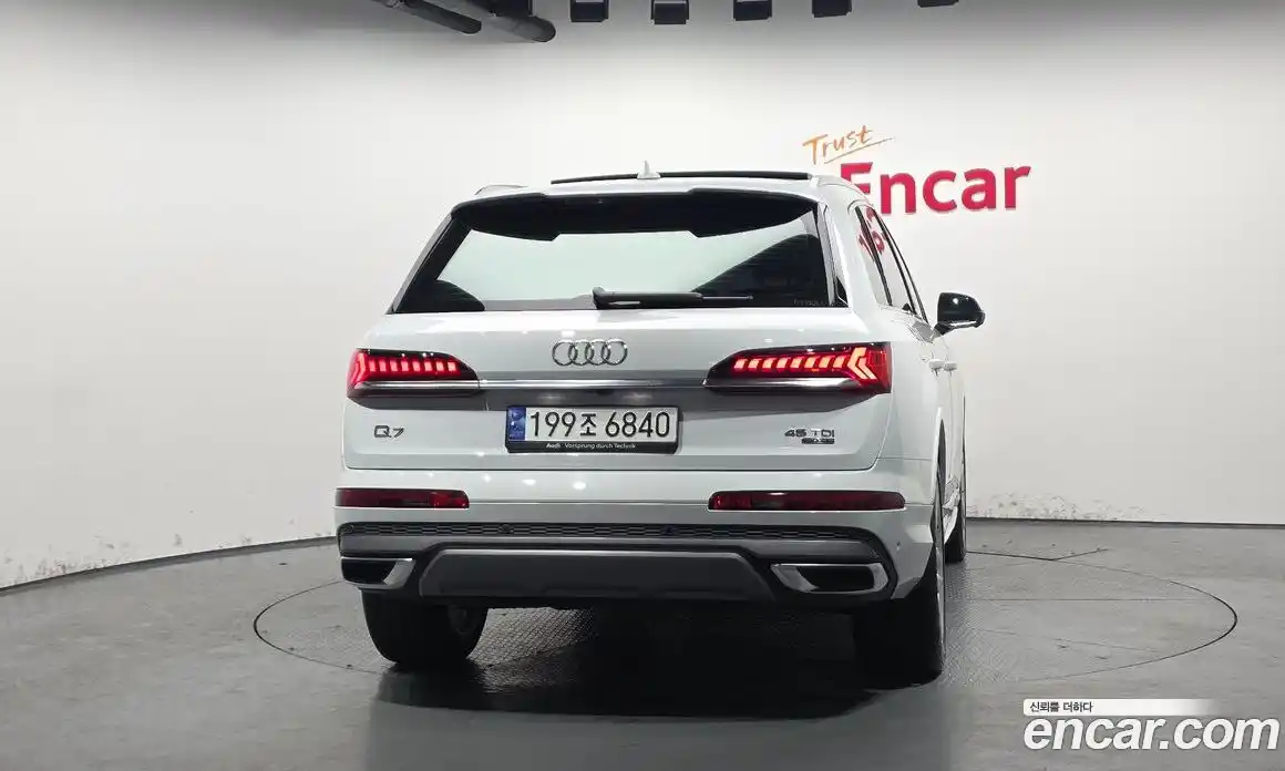 Audi Q7 2023 3.0 гидро в Москве № 428583, фото 4
