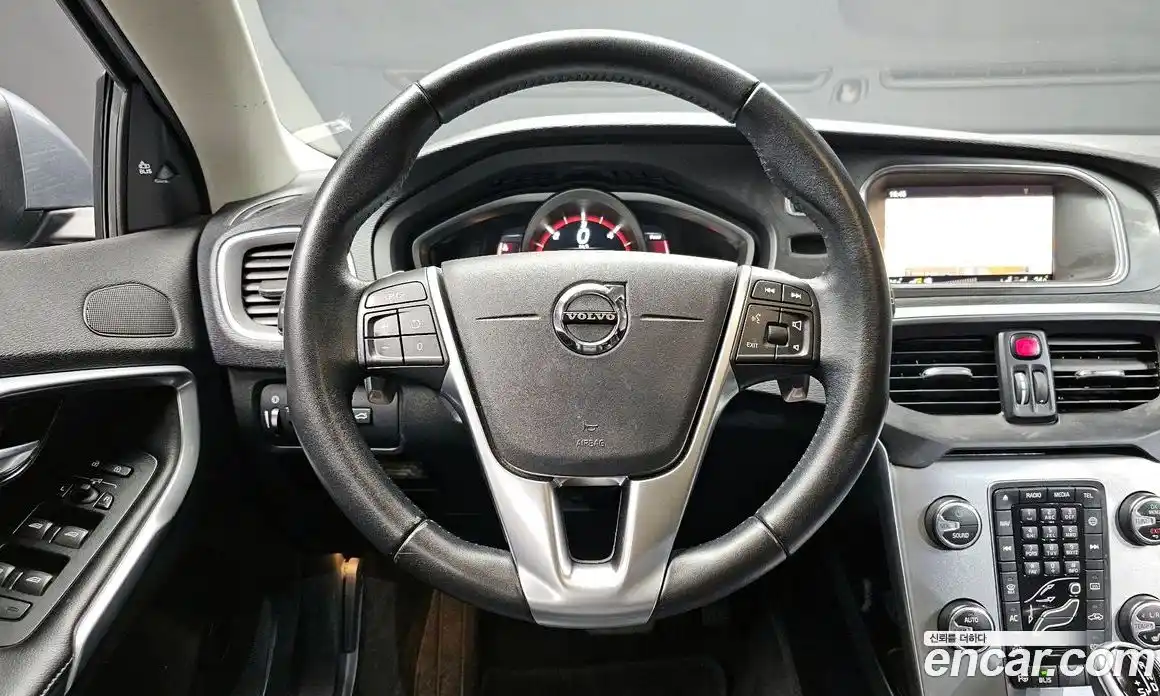 Volvo V40 2018 2.0 гидро в Москве № 430180, фото 13