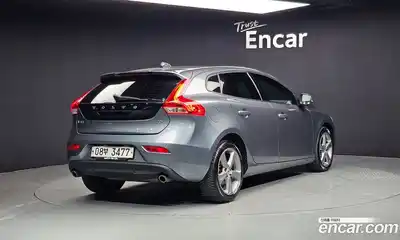 Volvo V40 2018 2.0 гидро в Москве № 430180, миниатюра 2