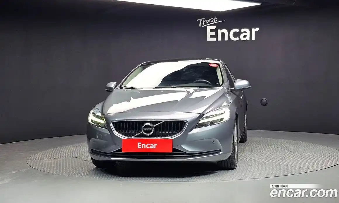 Volvo V40 2018 2.0 гидро в Москве № 430180, фото 3