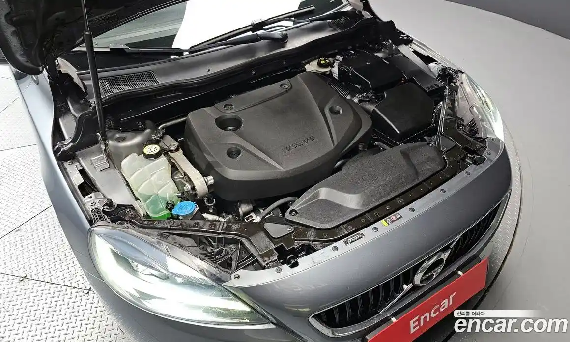 Volvo V40 2018 2.0 гидро в Москве № 430180, фото 6