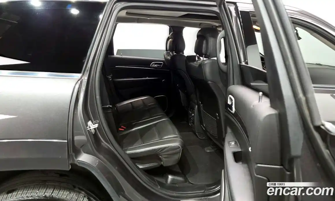 Jeep Cherokee 2019 3.0 гидро в Москве № 522293, фото 12