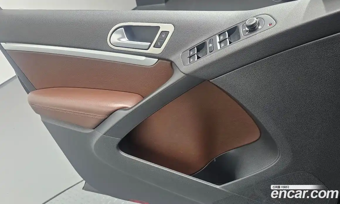 Volkswagen Tiguan 2015 2.0 гидро в Москве № 595610, фото 14