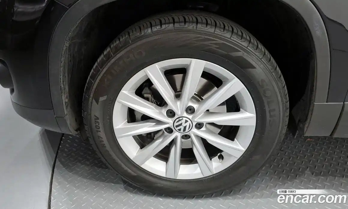Volkswagen Tiguan 2015 2.0 гидро в Москве № 595610, фото 5