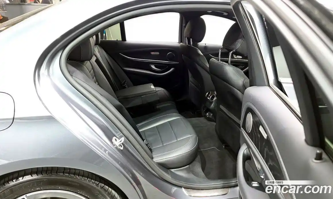 Mercedes-Benz E-Class 2023 2.0 гидро, фото 12