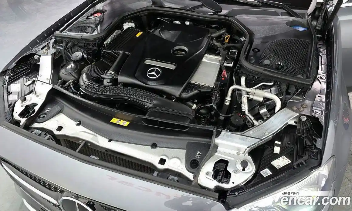 Mercedes-Benz E-Class 2023 2.0 гидро, фото 6