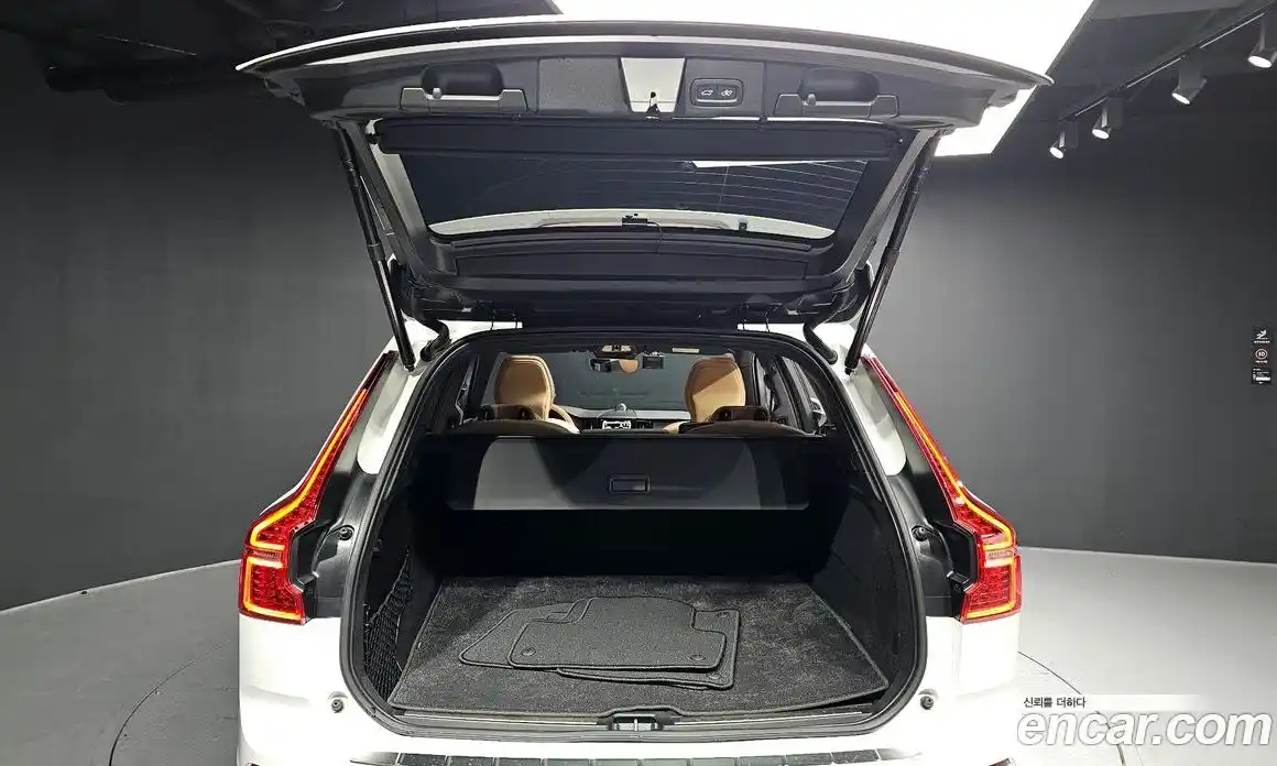 Volvo XC60 2023 2.0 гидро в Москве № 626210, фото 20