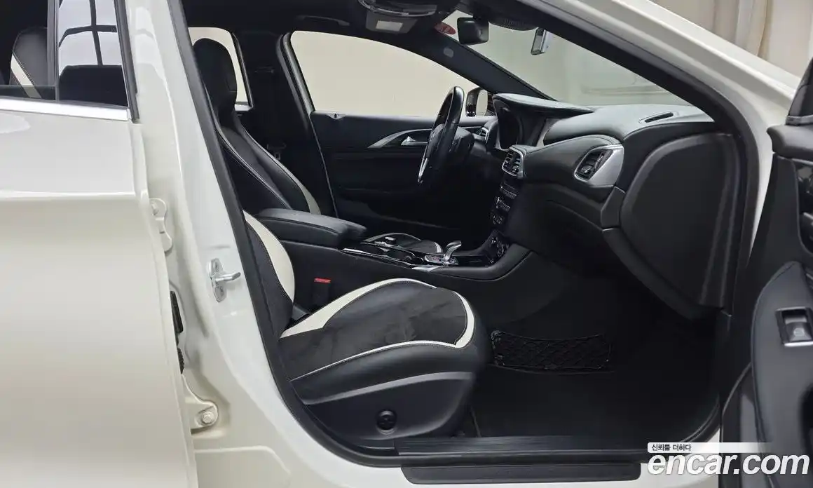 Infiniti Q30 2017 2.0 гидро в Москве № 827368, фото 11