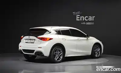 Infiniti Q30 2017 2.0 гидро в Москве № 827368, миниатюра 2
