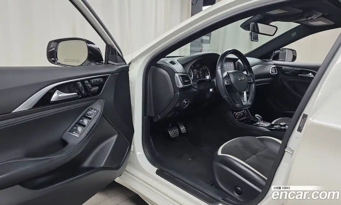 Infiniti Q30 2017 2.0 гидро в Москве № 827368, фото 10