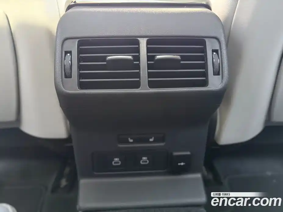 Land Rover Range-Rover Velar 2024 2.0 гидро в Москве № 895146, фото 14