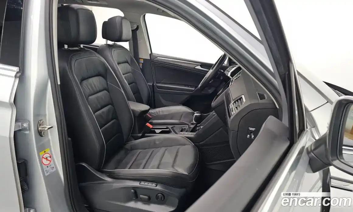 Volkswagen Tiguan 2023 2.0 гидро в Москве № 896023, фото 11