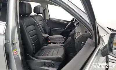 Volkswagen Tiguan 2023 2.0 гидро в Москве № 896023, миниатюра 11
