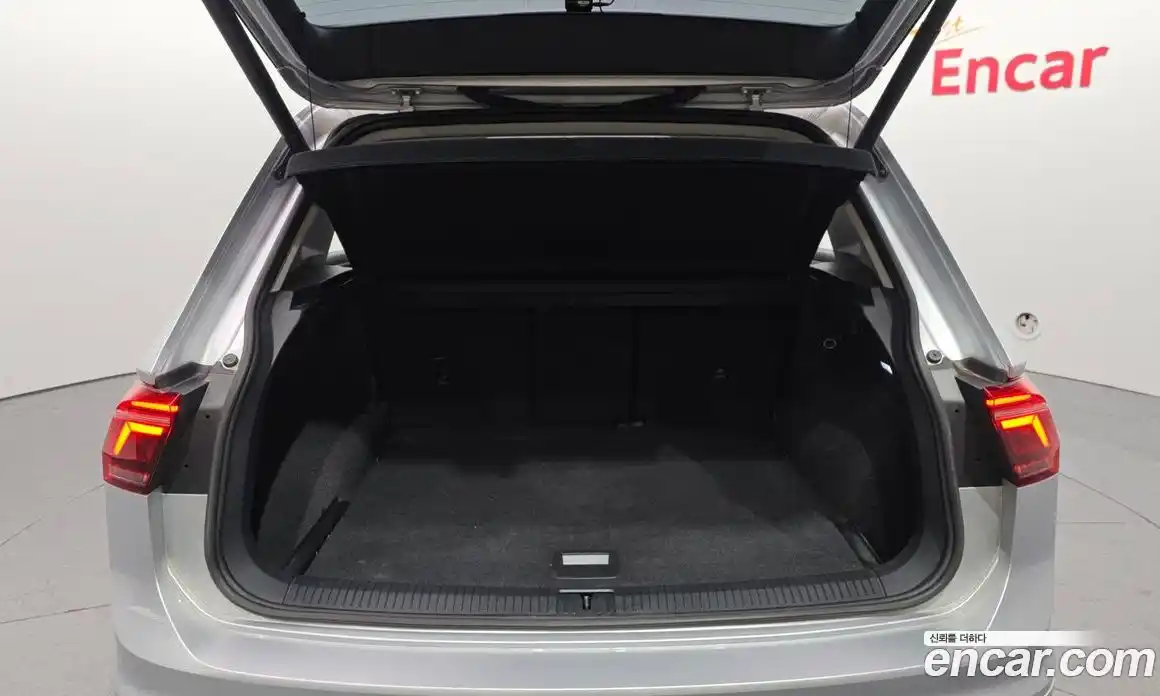 Volkswagen Tiguan 2023 2.0 гидро в Москве № 896023, фото 20