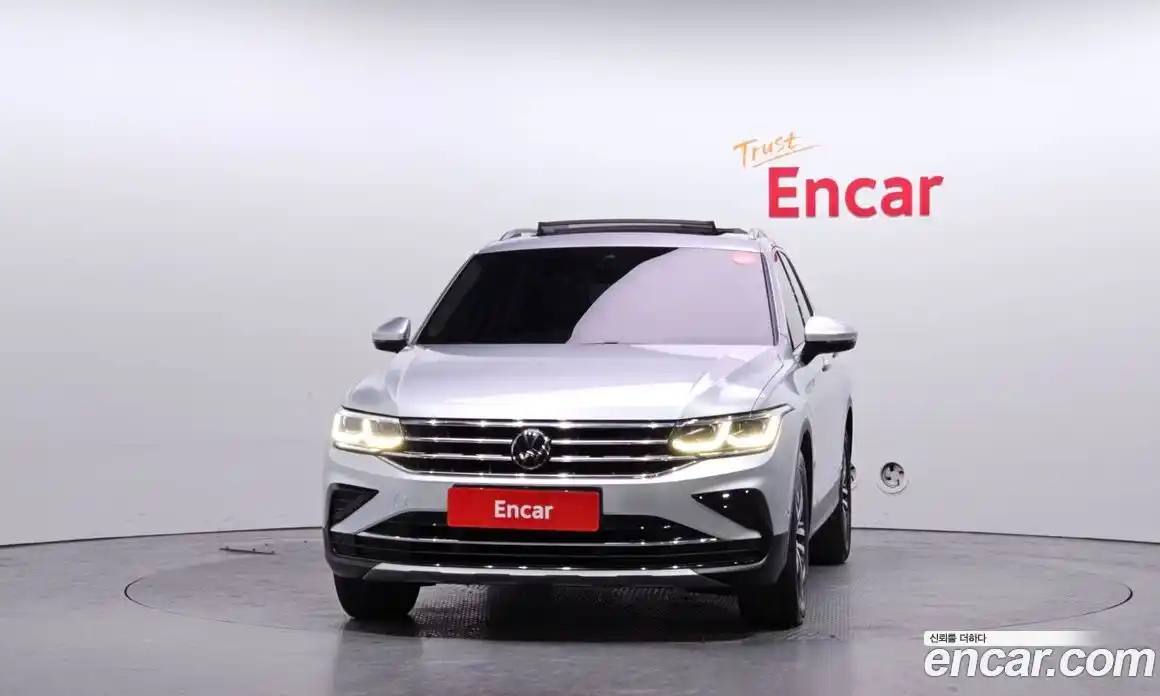 Volkswagen Tiguan 2023 2.0 гидро в Москве № 896023, фото 3