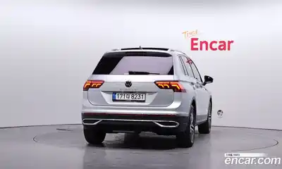 Volkswagen Tiguan 2023 2.0 гидро в Москве № 896023, миниатюра 4