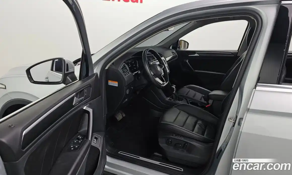 Volkswagen Tiguan 2023 2.0 гидро в Москве № 896023, фото 10