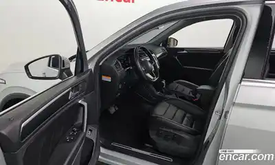 Volkswagen Tiguan 2023 2.0 гидро в Москве № 896023, миниатюра 10