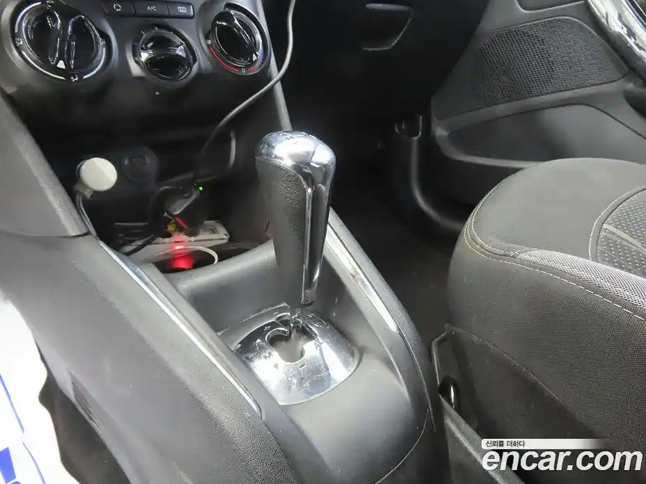 Peugeot 208 2015 1.4 гидро в Москве, фото 11