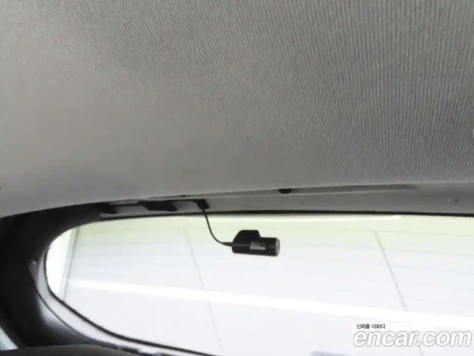 Peugeot 208 2015 1.4 гидро в Москве, фото 13