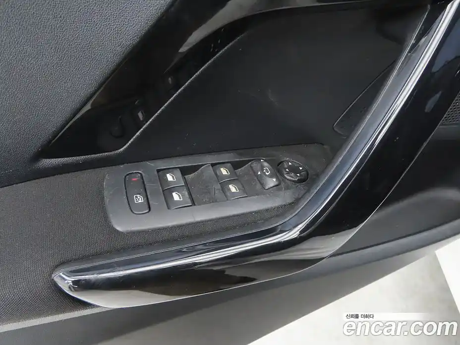 Peugeot 208 2015 1.4 гидро в Москве, фото 14