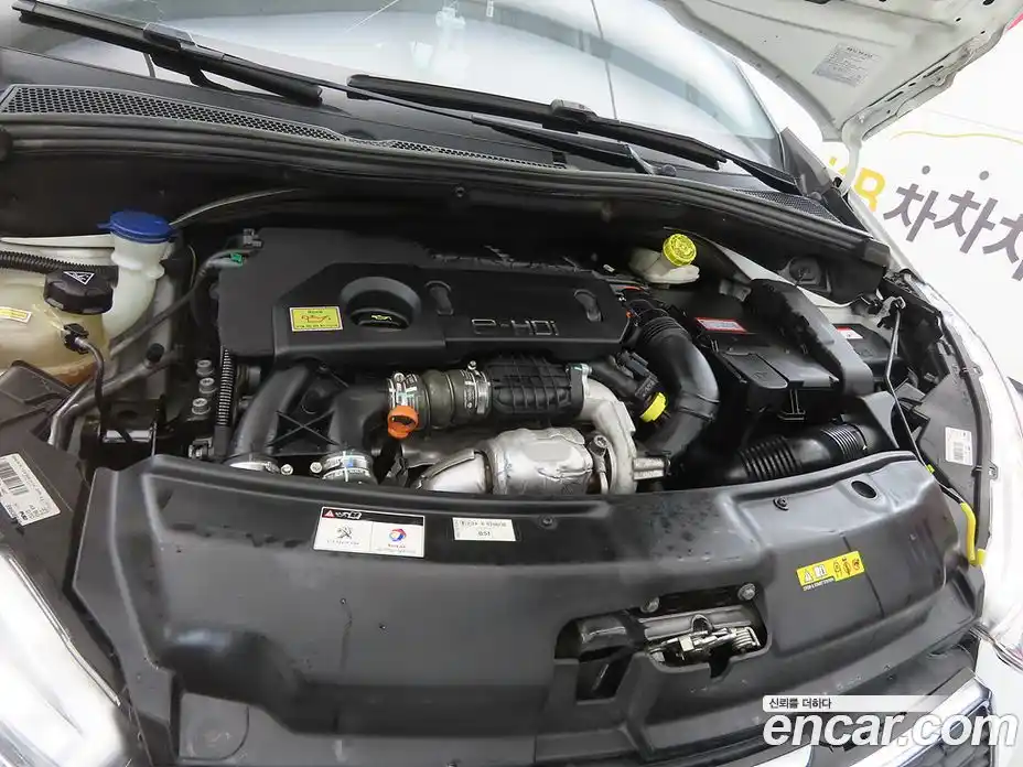 Peugeot 208 2015 1.4 гидро в Москве, фото 19