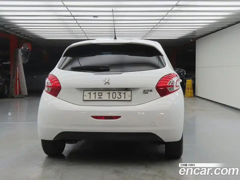 Peugeot 208 2015 1.4 гидро в Москве, фото 3