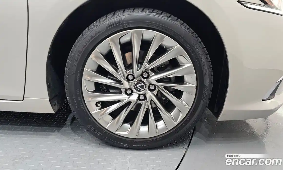 Lexus ES 2018 2.5 гидро в Москве № 975883, фото 5