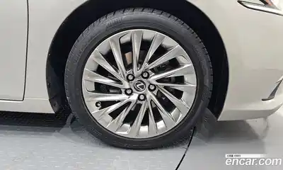 Lexus ES 2018 2.5 гидро в Москве № 975883, миниатюра 5