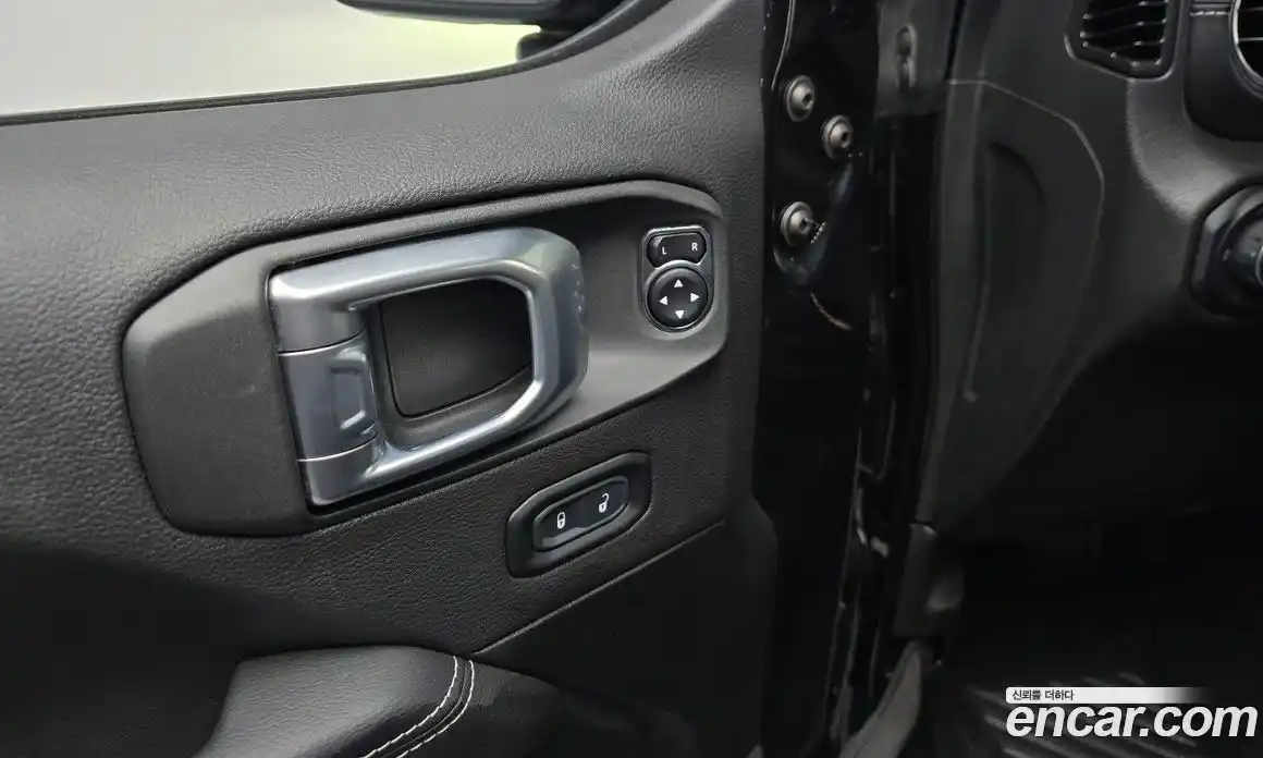 Jeep Wrangler 2023 2.0 гидро в Москве № 150272, фото 17