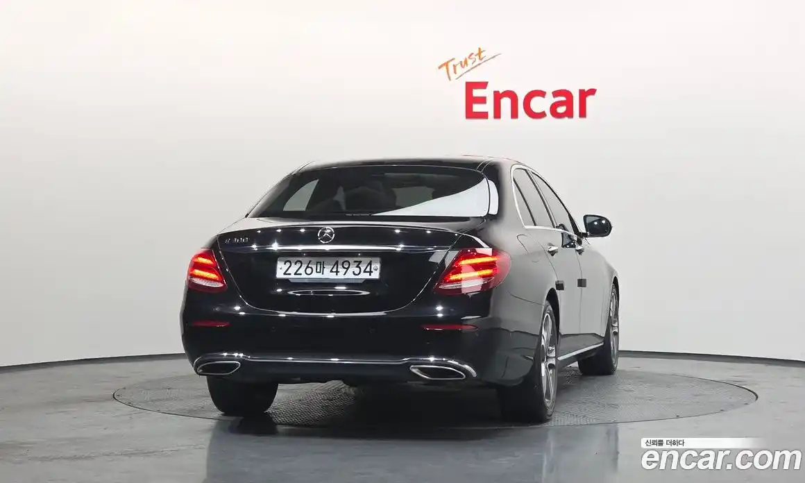 Mercedes-Benz E-Class 2020 2.0 гидро в Москве, фото 4