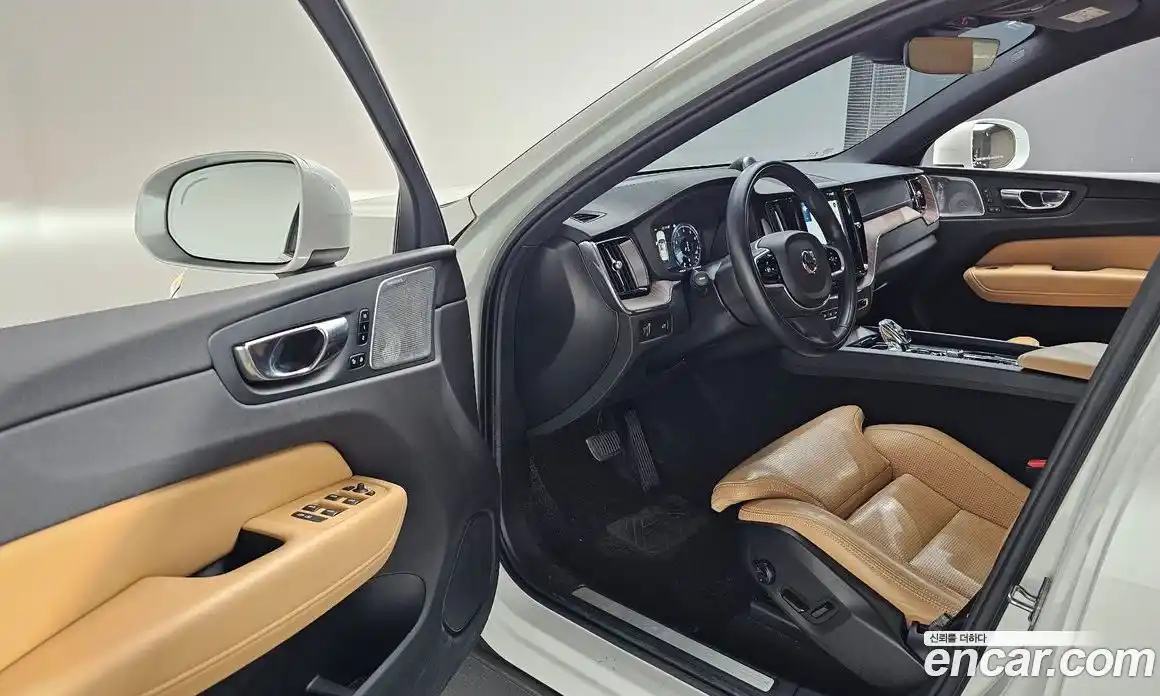 Volvo XC60 2021 2.0 гидро в Москве № 164354, фото 11
