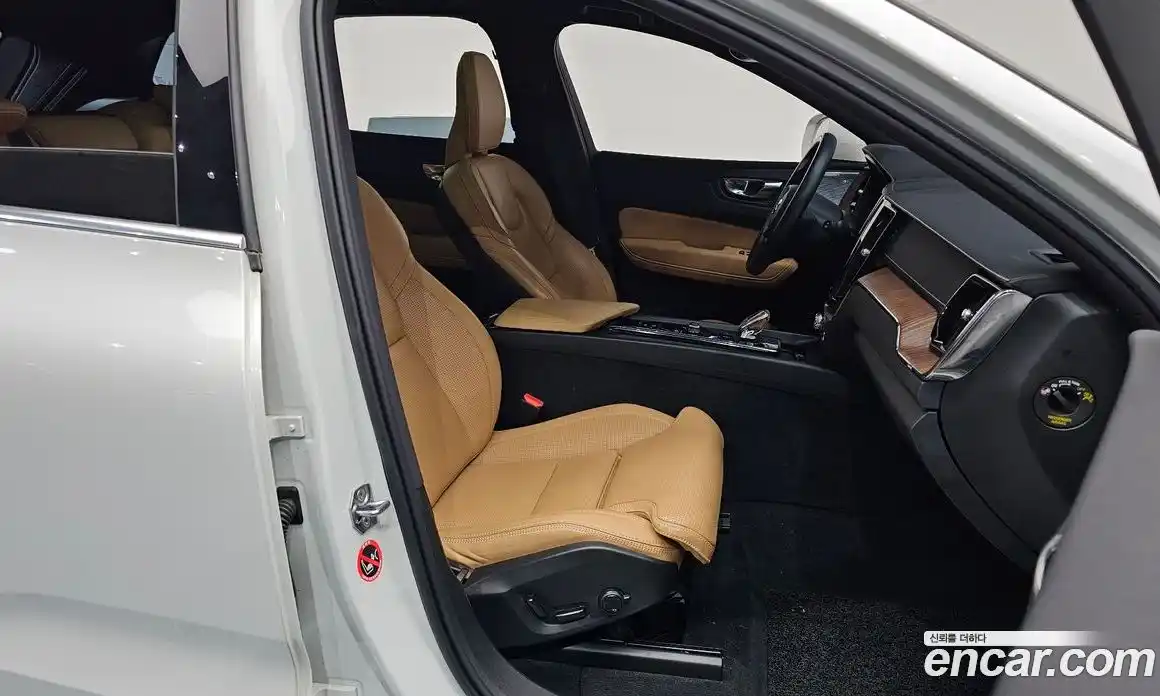 Volvo XC60 2021 2.0 гидро в Москве № 164354, фото 10