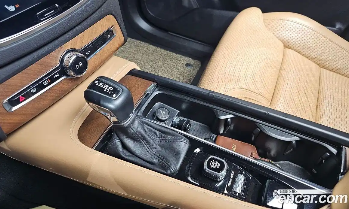 Volvo XC90 2018 2.0 гидро в Москве № 164670, фото 9