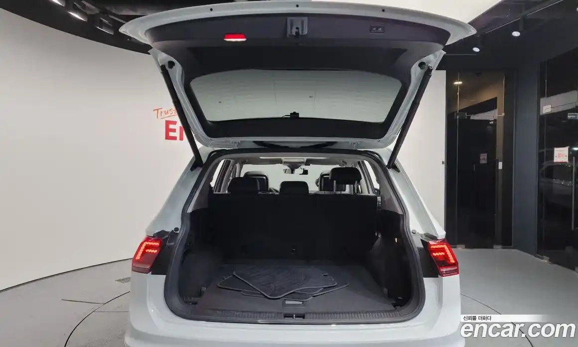 Volkswagen Tiguan 2018 2.0 гидро в Москве № 168594, фото 20