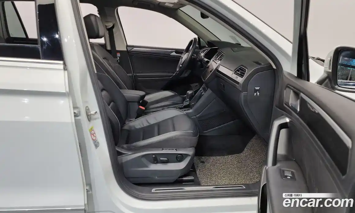 Volkswagen Tiguan 2018 2.0 гидро в Москве № 168594, фото 10