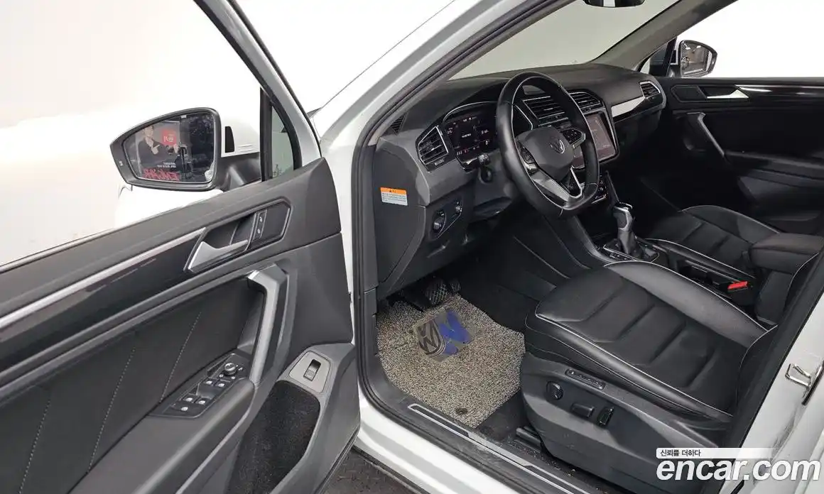 Volkswagen Tiguan 2023 2.0 гидро в Москве № 168797, фото 11