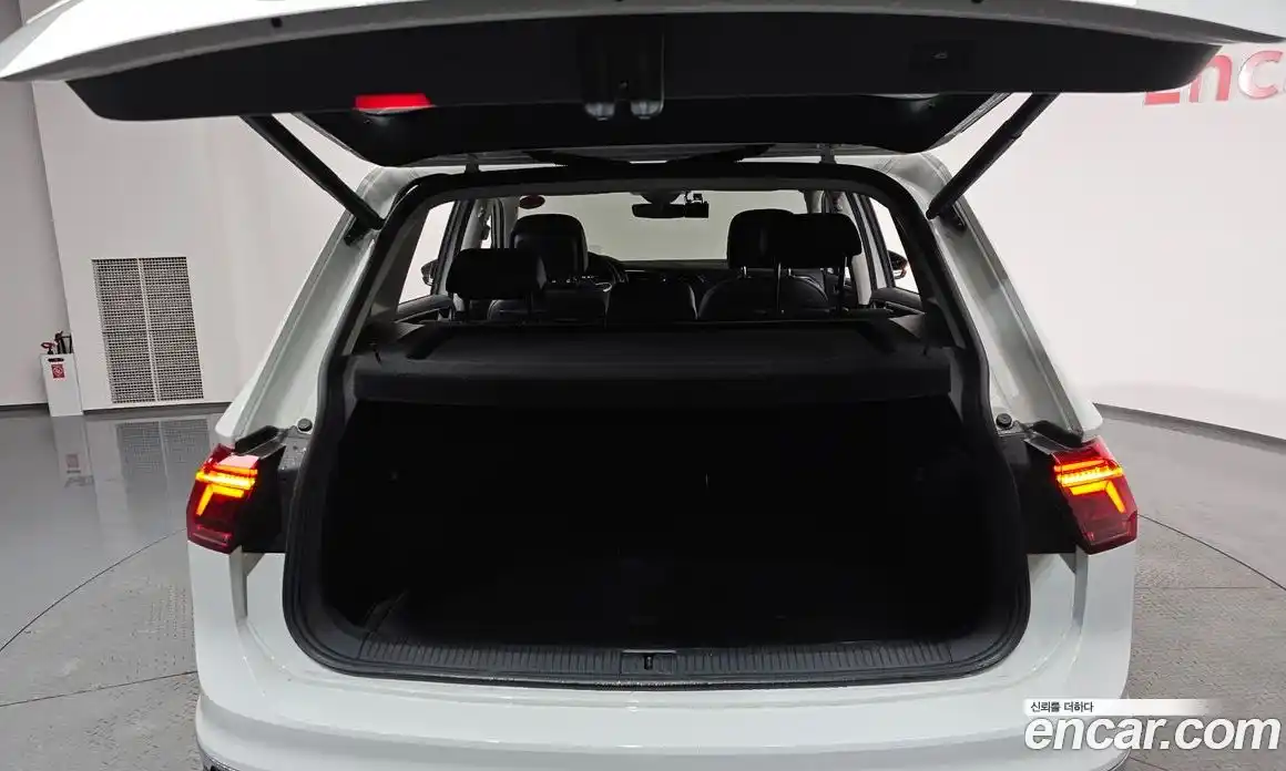 Volkswagen Tiguan 2023 2.0 гидро в Москве № 168797, фото 20
