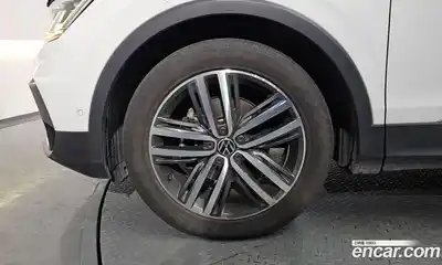 Volkswagen Tiguan 2023 2.0 гидро в Москве № 168797, миниатюра 5