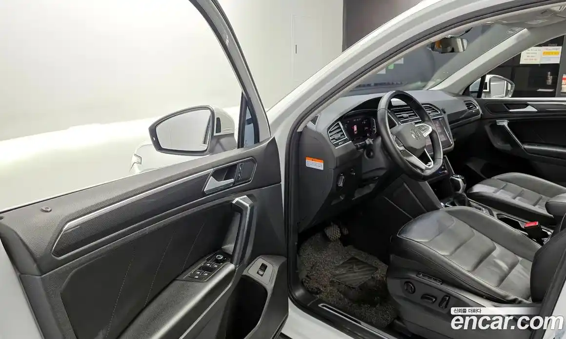 Volkswagen Tiguan 2021 2.0 гидро в Москве № 168922, фото 11