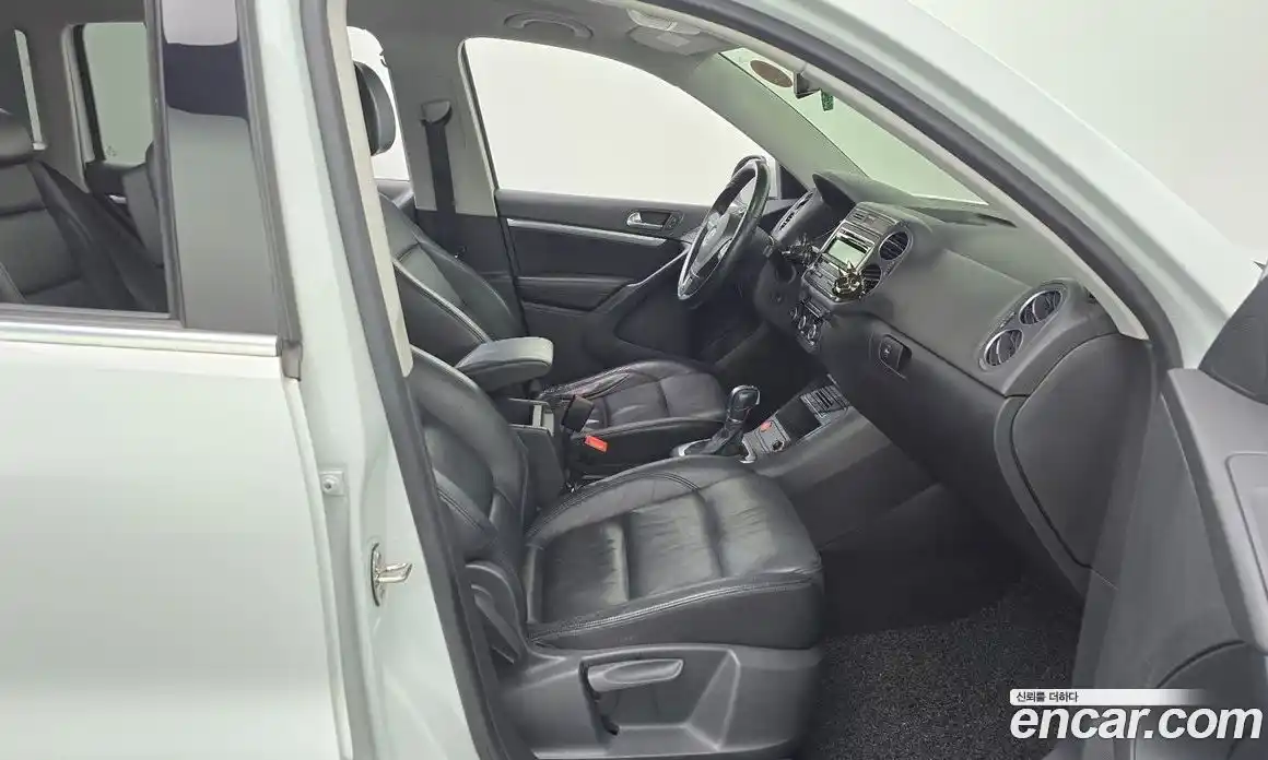 Volkswagen Tiguan 2014 2.0 гидро в Москве № 187296, фото 11